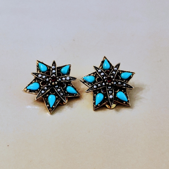 Vintage Stamped ART Co. Brand Clip-on Earrings (Turquoise Enamel & Garnet) - Picture 2 of 6